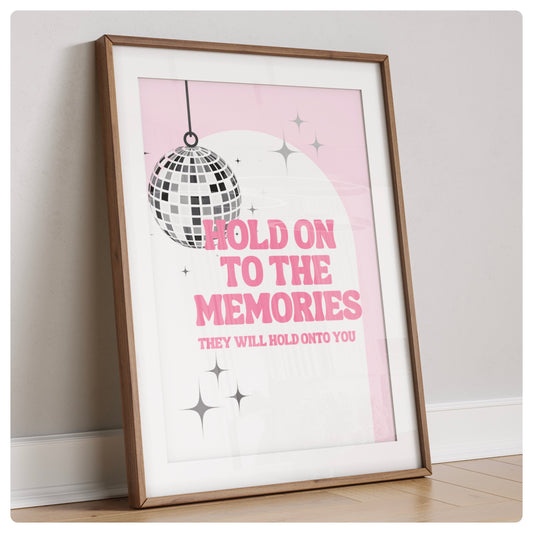 Taylor Swift hold on to the menories print